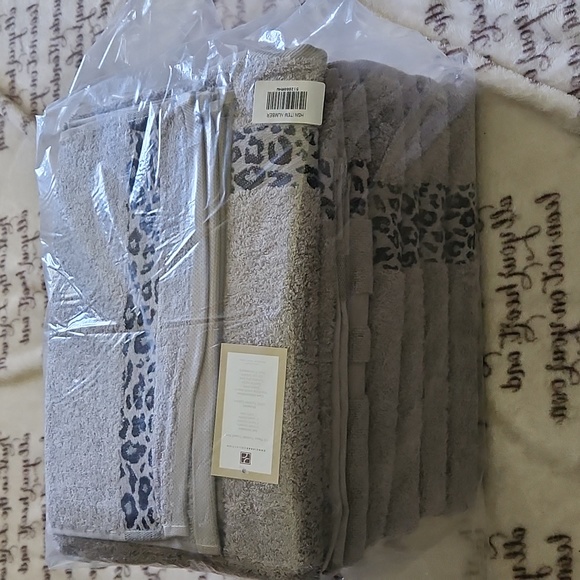 Concierge Collection Towel set - Picture 3 of 3